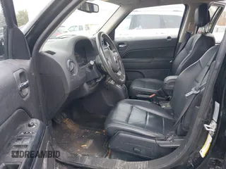 2017 Jeep Patriot High Altitude z VIN 1C4NJRFB9HD162469, wystawiony jako IAAI lot #42188220 z przebiegiem 29 056 mil mil oraz . Historia ofert i sprzedaży dostępna na DreamBid. Obrazek 5.
