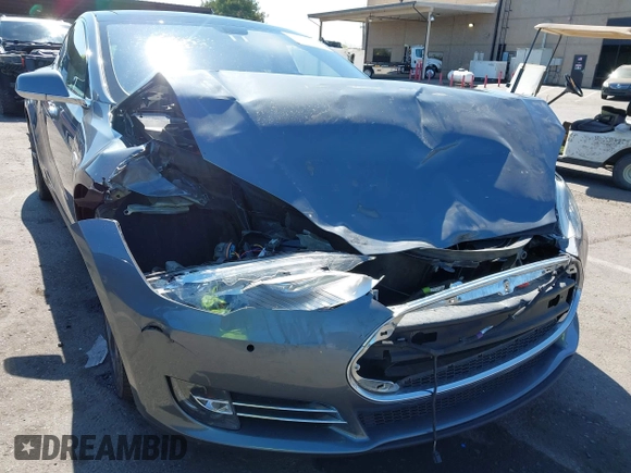 2014 Tesla Model S 60 with VIN 5YJSA1H19EFP36971, listed as a IAAI auction lot 42525811 with Not provided miles and . Bid and sale history available at DreamBid. Image 6.