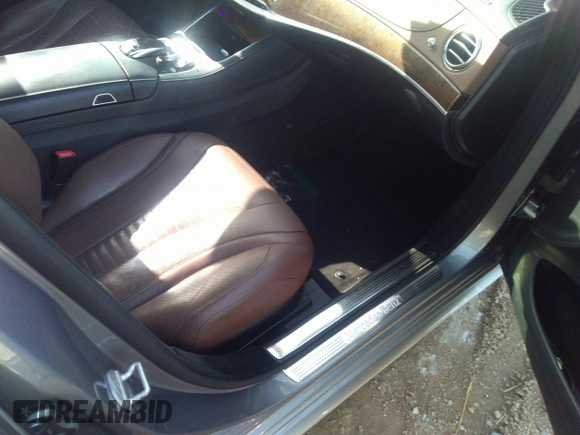 2015 Mercedes-Benz S 550 z VIN WDDUG8FB5FA167175, wystawiony jako IAAI lot #41716327 z przebiegiem 119 745 mil mil oraz . Historia ofert i sprzedaży dostępna na DreamBid. Obrazek 5.
