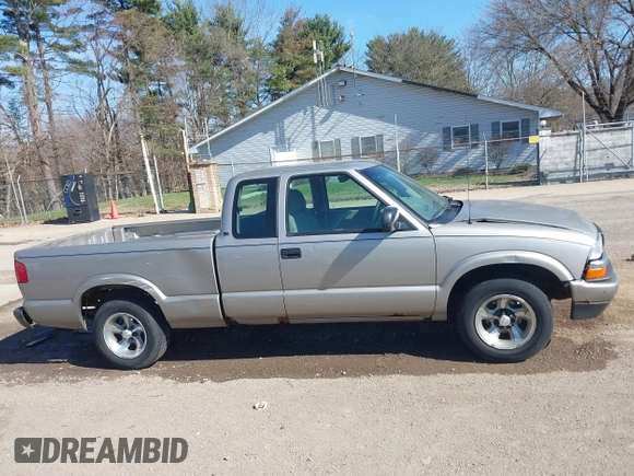 2003 Chevrolet S-10 with VIN 1GCCS19H438100436, listed as a IAAI auction lot 41891848 with 117,907 mi miles and . Bid and sale history available at DreamBid. Image 13.