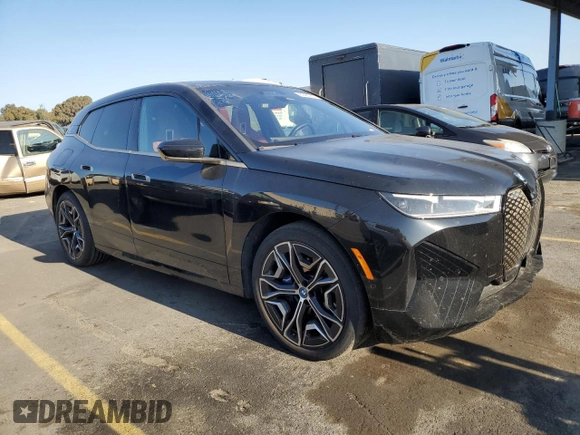 2022 BMW iX xDrive50 with VIN WB523CF07NCK45940, listed as a Copart auction lot 83430314 with 28,272 mi miles and Clean Title. Bid and sale history available at carsss.com. Image 4.