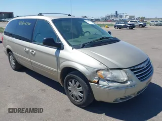2005 Chrysler Town & Country Limited with VIN 2C8GP64L55R199737, listed as a IAAI auction lot 42196476 with 178,823 mi miles. Bid and sale history available at carsss.com. Image 1.