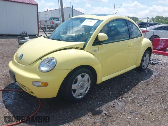 2000 Volkswagen Beetle GLS z VIN 3VWCA21C4YM414855, wystawiony jako IAAI lot #42198615 z przebiegiem 128 131 mil mil oraz . Historia ofert i sprzedaży dostępna na DreamBid. Obrazek 18.