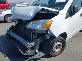 2019 Nissan NV200 S z VIN 3N6CM0KN4KK690564, wystawiony jako IAAI lot #41855046 z przebiegiem 137 969 mil mil oraz . Historia ofert i sprzedaży dostępna na DreamBid. Obrazek 19.