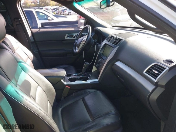 2014 Ford Explorer XLT with VIN 1FM5K7D98EGC24211, listed as a IAAI auction lot 41720341 with 73,903 mi miles. Bid and sale history available at carsss.com. Image 5.