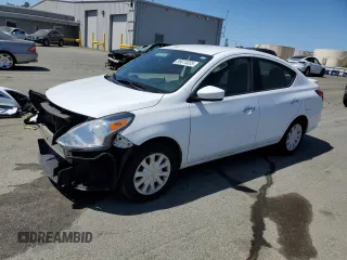 2015 Nissan Versa SV z VIN 3N1CN7AP6FL945391, wystawiony jako Copart lot #59015035 z przebiegiem 95 647 mil mil oraz Szkoda całkowita • Salvage title. Historia ofert i sprzedaży dostępna na DreamBid. Obrazek 1.
