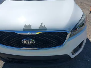 2016 Kia Sorento LX with VIN 5XYPG4A39GG106459, listed as a IAAI auction lot 41790974 with 107,994 mi miles. Bid and sale history available at carsss.com. Image 6.