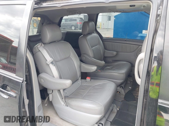 2008 Toyota Sienna XLE with VIN 5TDZK22C18S161342, listed as a IAAI auction lot 42027277 with 198,489 mi miles. Bid and sale history available at carsss.com. Image 8.