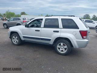 2005 Jeep Grand Cherokee Laredo with VIN 1J4GS48K75C644259, listed as a IAAI auction lot 42044878 with 250,841 mi miles. Bid and sale history available at carsss.com. Image 3.