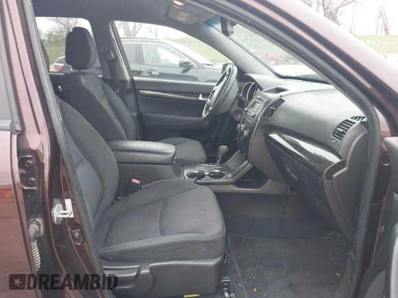 2011 Kia Sorento LX with VIN 5XYKTCA11BG070046, listed as a IAAI auction lot 42136751 with 112,661 mi miles and . Bid and sale history available at DreamBid. Image 5.