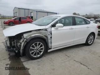 2017 Ford Fusion SE with VIN 3FA6P0HD8HR131580, listed as a Copart auction lot 44306065 with 104,726 mi miles and Clean Title. Bid and sale history available at carsss.com. Image 1.