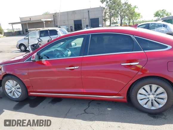 2016 Hyundai Sonata Hybrid SE with VIN KMHE24L18GA026079, listed as a IAAI auction lot 42051741 with 116,076 mi miles. Bid and sale history available at carsss.com. Image 14.