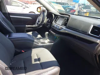 2018 Toyota Highlander LE with VIN 5TDZZRFH7JS250025, listed as a IAAI auction lot 42635985 with 122,488 mi miles and . Bid and sale history available at DreamBid. Image 5.