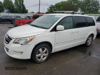 2010 Volkswagen Routan SE z VIN 2V4RW3D13AR388249, wystawiony jako Copart lot #58933225 z przebiegiem 177 570 mil mil oraz Czysty tytuł • Clean title. Historia ofert i sprzedaży dostępna na DreamBid. Obrazek 1.