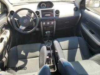 2006 Scion xA z VIN JTKKT624465014796, wystawiony jako Copart lot #70084474 z przebiegiem 156 493 mil mil oraz Szkody całkowita. Historia ofert i sprzedaży dostępna na DreamBid. Obrazek 8.