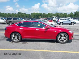 2013 Tesla Model S с VIN 5YJSA1CN9DFP09973, выставлен на аукционе IAAI как лот 42724026 с пробегом 61 546 миль миль и . История ставок и продаж доступна на DreamBid. Изображение 14.