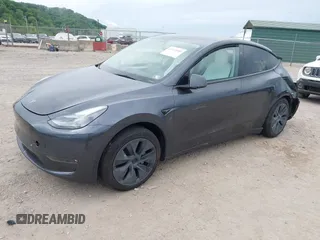 2025 Tesla Model Y Long Range z VIN 7SAYGAEE3SF264491, wystawiony jako IAAI lot #42292489 z przebiegiem 3 543 mil mil oraz . Historia ofert i sprzedaży dostępna na DreamBid. Obrazek 2.