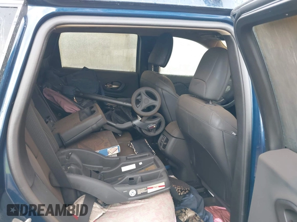 2018 Jeep Cherokee Limited with VIN 1C4PJMDX5JD530047, listed as a IAAI auction lot 42554574 with Not provided miles and . Bid and sale history available at DreamBid. Image 8.