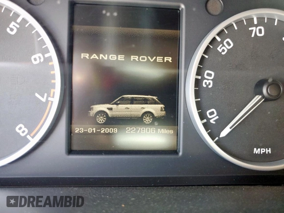 2010 Land Rover Range Rover Sport HSE Lux with VIN SALSK2D4XAA226613, listed as a Copart auction lot 61912055 with 227,906 mi miles and Clean title. Bid and sale history available at DreamBid. Image 9.
