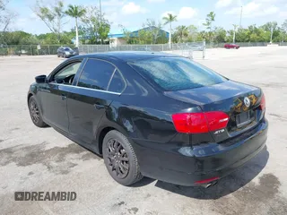 2013 Volkswagen Jetta SE z VIN 3VWDP7AJ6DM406961, wystawiony jako IAAI lot #42107384 z przebiegiem 132 547 mil mil oraz . Historia ofert i sprzedaży dostępna na DreamBid. Obrazek 12.