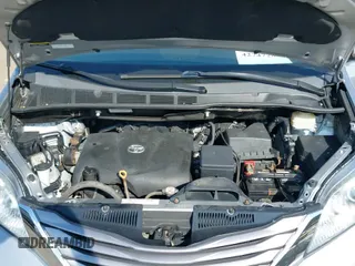 2017 Toyota Sienna XLE z VIN 5TDDZ3DC5HS183708, wystawiony jako IAAI lot #42747280 z przebiegiem 146 644 mil mil oraz . Historia ofert i sprzedaży dostępna na DreamBid. Obrazek 12.