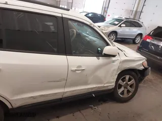 2008 Hyundai Santa Fe SE with VIN 5NMSH13E58H221913, listed as a IAAI auction lot 41795446 with 131,072 mi miles. Bid and sale history available at carsss.com. Image 13.