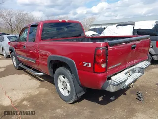 2006 Chevrolet Silverado 1500 LT2 with VIN 1GCEK19B86Z174901, listed as a IAAI auction lot 41871524 with 194,885 mi miles. Bid and sale history available at carsss.com. Image 3.