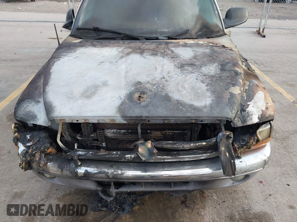 2003 Dodge Dakota SLT z VIN 1D7HL42X33S181413, wystawiony jako IAAI lot #42000892 z przebiegiem Nie podano mil oraz . Historia ofert i sprzedaży dostępna na DreamBid. Obrazek 6.