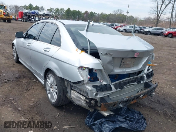2009 Mercedes-Benz C-Class 3.0L Sport with VIN WDDGF81X89F234426, listed as a IAAI auction lot 41999986 with 206,884 mi miles. Bid and sale history available at carsss.com. Image 6.