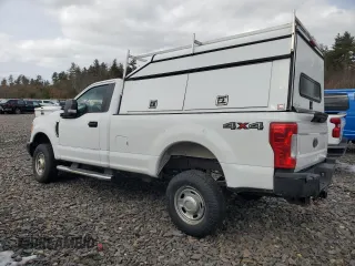 2017 Ford Super Duty F-250 SRW XLT with VIN 1FTBF2B60HEC88184, listed as a Copart auction lot 44569105 with 124,583 mi miles and Salvage Title. Bid and sale history available at carsss.com. Image 2.