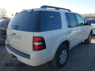 2008 Ford Explorer XLT z VIN 1FMEU63E68UB36363, wystawiony jako IAAI lot #41655419 z przebiegiem 139 448 mil mil oraz . Historia ofert i sprzedaży dostępna na DreamBid. Obrazek 4.