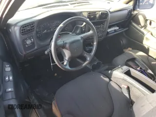 2003 GMC Sonoma SLS z VIN 1GTCS19X438152267, wystawiony jako Copart lot #73819614 z przebiegiem Nie podano mil oraz Szkoda całkowita • Salvage title. Historia ofert i sprzedaży dostępna na DreamBid. Obrazek 8.