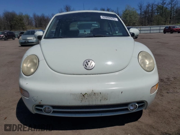 2002 Volkswagen Beetle GLS z VIN 3VWCK21C42M457645, wystawiony jako Copart lot #55900935 z przebiegiem 112 836 mil mil oraz Czysty tytuł • Clean title. Historia ofert i sprzedaży dostępna na DreamBid. Obrazek 5.