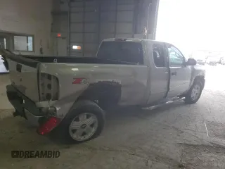 2007 Chevrolet Silverado 1500 LT w/1LT with VIN 2GCEK19JX71637638, listed as a Copart auction lot 47539325 with 145,440 mi miles and Salvage Title. Bid and sale history available at carsss.com. Image 3.