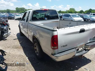2000 Ford F-150 XL z VIN 1FTRX17L7YKA82690, wystawiony jako IAAI lot #42597325 z przebiegiem Nie podano mil oraz . Historia ofert i sprzedaży dostępna na DreamBid. Obrazek 6.