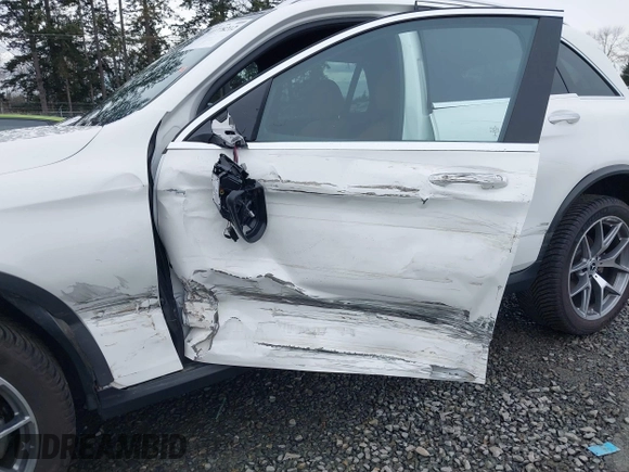 2022 Mercedes-Benz GLC 300 z VIN W1N0G8EB7NG102309, wystawiony jako IAAI lot #41778212 z przebiegiem 21 032 mil mil oraz . Historia ofert i sprzedaży dostępna na DreamBid. Obrazek 6.