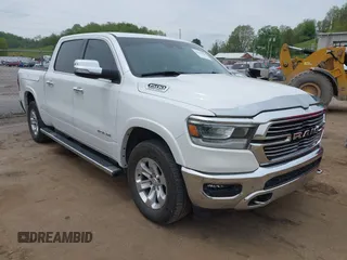 2021 Ram 1500 Laramie z VIN 1C6SRFJT9MN576017, wystawiony jako IAAI lot #42140286 z przebiegiem 43 512 mil mil oraz . Historia ofert i sprzedaży dostępna na DreamBid. Obrazek 1.