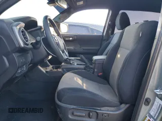 2023 Toyota Tacoma SR z VIN 3TMCZ5AN8PM619866, wystawiony jako Copart lot #48289915 z przebiegiem 17 547 mil mil oraz Szkoda całkowita • Salvage title. Historia ofert i sprzedaży dostępna na DreamBid. Obrazek 7.