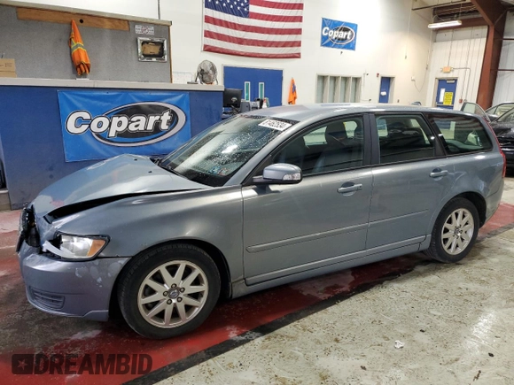 2008 Volvo V50 2.4L with VIN YV1MW390082427905, listed as a Copart auction lot 81462534 with 105,219 mi miles and Salvage Title. Bid and sale history available at carsss.com. Image 1.