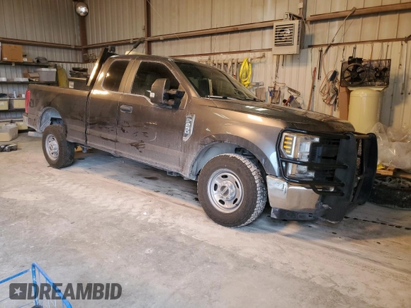 2018 Ford F-250 XL with VIN 1FT7X2A67JEB39698, listed as a Copart auction lot 44161425 with 245,655 mi miles and Salvage title. Bid and sale history available at DreamBid. Image 4.