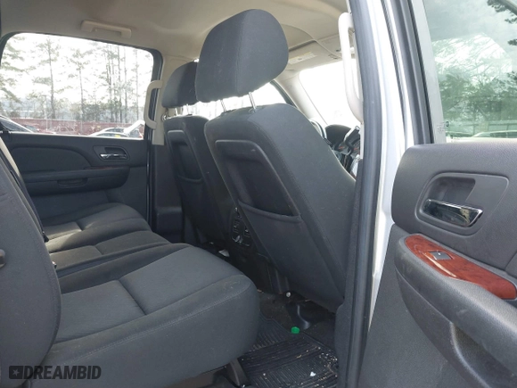 2013 Chevrolet Avalanche LS with VIN 3GNMCEE02DG207190, listed as a IAAI auction lot 41396345 with 223,378 mi miles. Bid and sale history available at carsss.com. Image 8.