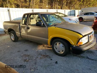 2003 GMC Sonoma with VIN 1GTCS19H638195758, listed as a Copart auction lot 83080674 with 152,104 mi miles and Salvage Title. Bid and sale history available at DreamBid. Image 4.