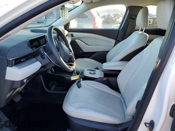 2022 Ford Mustang Mach-E Premium z VIN 3FMTK3R76NMA16180, wystawiony jako Copart lot #72714282 z przebiegiem 20 113 mil mil oraz . Historia ofert i sprzedaży dostępna na DreamBid. Obrazek 7.