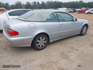 2003 Mercedes-Benz CLK-Class 3.2L with VIN WDBLK65G23T143954, listed as a IAAI auction lot 40803425 with 174,234 mi miles. Bid and sale history available at carsss.com. Image 4.
