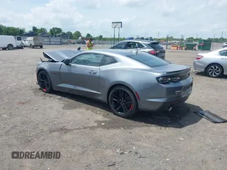 2022 Chevrolet Camaro 1SS z VIN 1G1FF1R70N0101991, wystawiony jako IAAI lot #42148128 z przebiegiem 49 451 mil mil oraz . Historia ofert i sprzedaży dostępna na DreamBid. Obrazek 3.