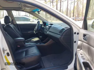 2003 Toyota Camry LE z VIN JTDBF30K930147772, wystawiony jako IAAI lot #41768713 z przebiegiem 231 537 mil mil oraz . Historia ofert i sprzedaży dostępna na DreamBid. Obrazek 5.