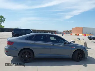 2020 Volkswagen Jetta GLI S z VIN 3VW6T7BU0LM047800, wystawiony jako IAAI lot #42263748 z przebiegiem 58 903 mil mil oraz . Historia ofert i sprzedaży dostępna na DreamBid. Obrazek 13.