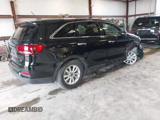 2020 Kia Sorento LX z VIN 5XYPG4A36LG644112, wystawiony jako IAAI lot #42115141 z przebiegiem 101 170 mil mil oraz . Historia ofert i sprzedaży dostępna na DreamBid. Obrazek 4.