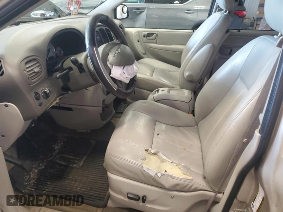 2005 Chrysler Town & Country Touring with VIN 2C8GP54L15R229312, listed as a Copart auction lot 51828415 with 0 mi miles and Non Repairable. Bid and sale history available at carsss.com. Image 7.