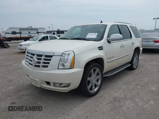 2008 Cadillac Escalade z VIN 1GYFK63838R213504, wystawiony jako IAAI lot #42074133 z przebiegiem 123 986 mil mil oraz . Historia ofert i sprzedaży dostępna na DreamBid. Obrazek 2.